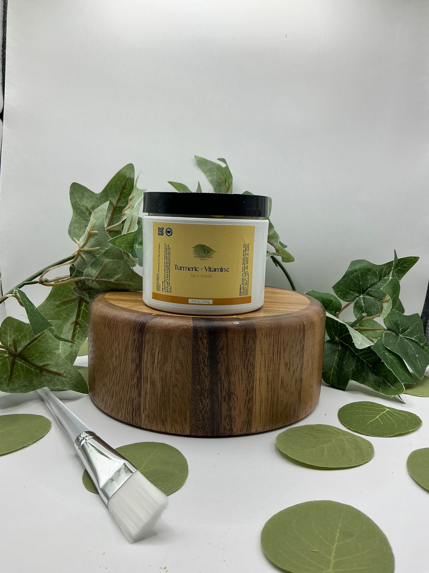 Turmeric & Vitamin C Brightening Face Mask with brush